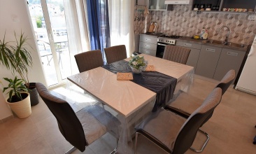 Kuća Silvija, Apartman 6+2, Murter