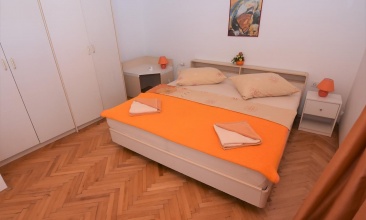 Kuća Silvija, Apartman 6+2, Murter