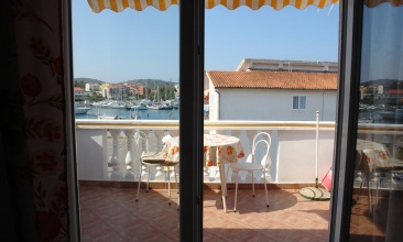 Kuća Andrija, Apartman 2+1 a, Jezera