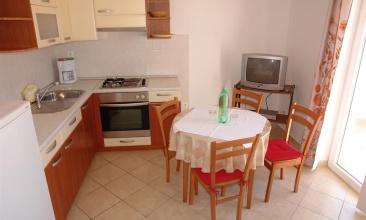 Kuća Andrija, Apartman 4+1 b, Jezera