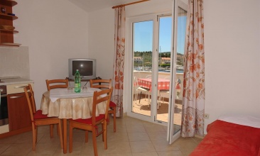 Kuća Andrija, Apartman 4+1 b, Jezera