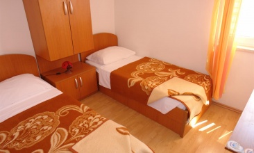 Kuća Andrija, Apartman 4+1 b, Jezera