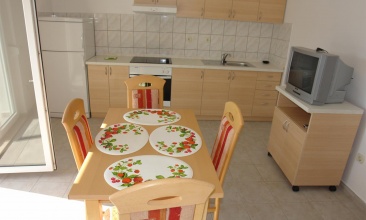 Kuća Anka, Apartman 2+2 a, Jezera