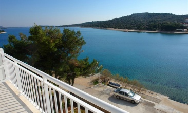 Kuća Anka, Apartman 2+2 a, Jezera