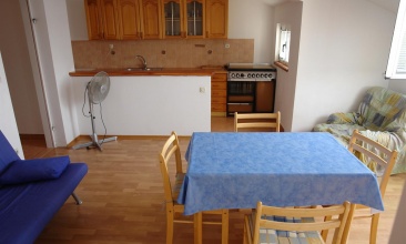 Kuća Antonija, Apartman 4+2, Tisno