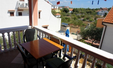 Kuća Denis, Apartman 4+1 b, Jezera