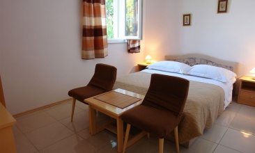 Kuća Dina, Apartman 2 b, Murter