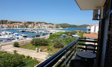 Kuća Doris, Apartman 2+2 a, Jezera