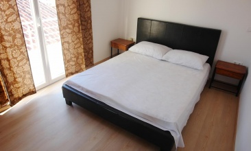 Kuća Dražen, Apartman 6+2, Jezera