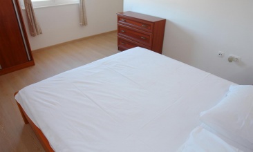 Kuća Dražen, Apartman 6+2, Jezera