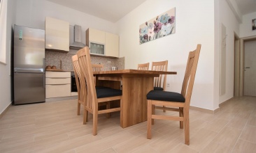 Kuća Crna 2, Kuća za odmor 6+2, Murter