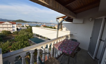 Kuća Kopriva, Apartman 2+1 b, Murter