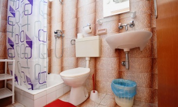 Kuća Andrija, Apartman 2+1 b, Jezera