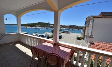 Kuća Andrija, Apartman 4 a, Jezera