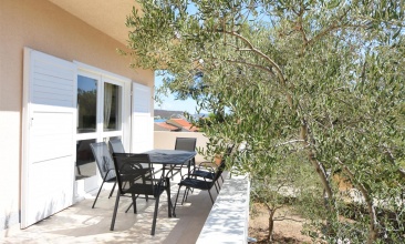 Kuća Pere, Apartman 6+2, Betina