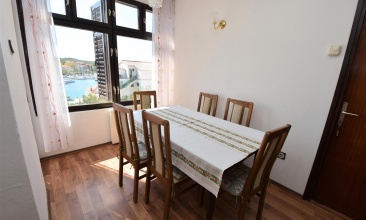 Kuća Henrik, Apartman 4, Jezera