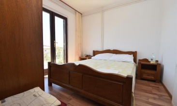 Kuća Henrik, Apartman 4, Jezera