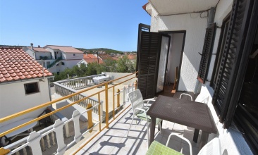 Kuća Henrik, Apartman 4, Jezera