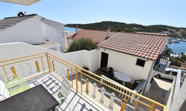 Kuća Henrik, Apartman 4, Jezera