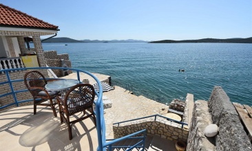 Kuća Pavić, Apartman 2+2, Betina