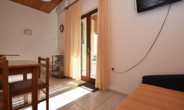 Kuća Lidija, Apartman 2+1 b, Betina