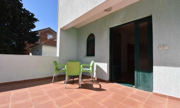 Kuća Alfons, Apartman 2+1 b, Murter