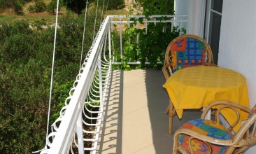 Kuća Edo , Apartman 2+2 b, Murter