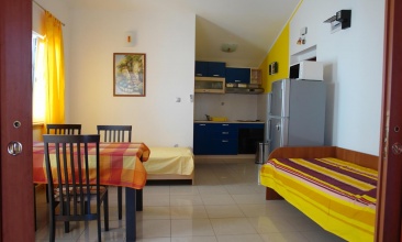 Kuća Frane, Apartman 2+2 a, Jezera