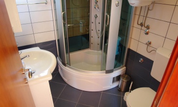 Kuća Frane, Apartman 2+1 c, Jezera