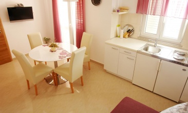 Kuća Gordan, Apartman 2+2 b, Murter