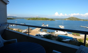 Kuća Haidi, Apartman 4+1 b, Murter