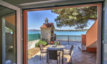 Kuća Ena, Apartman 2+2 a, Betina