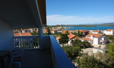 Kuća Ivica, Apartman 2+1 b, Murter