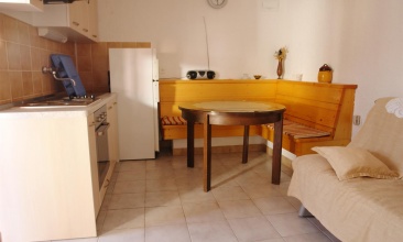 Kuća Kaleb, Apartman 2, Tisno