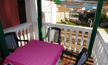 Kuća Kaleb, Apartman 2, Tisno