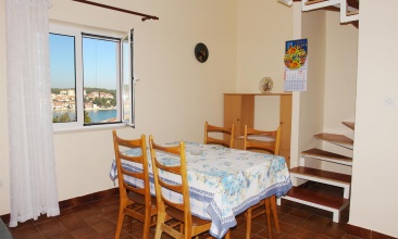 Kuća Kaleb, Apartman 6+1, Tisno