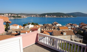 Kuća Kaleb, Apartman 6+1, Tisno