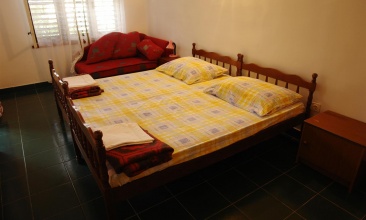 Kuća Karlita, Apartman 2+1 d, Tisno