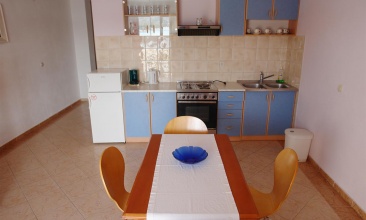 Kuća Karmela, Apartman 2+2 b, Tisno