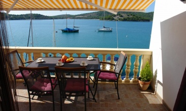 Kuća Karmela, Apartman 4+1 a, Tisno