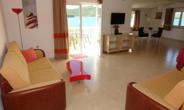 Kuća Karmela, Apartman 4+1 b, Tisno