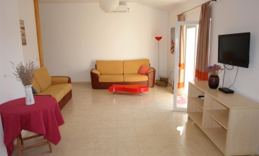 Kuća Karmela, Apartman 4+1 b, Tisno