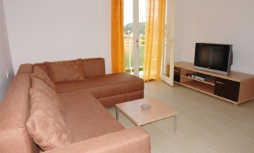 Kuća Ksenija, Apartman 4+2, Tisno
