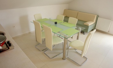 Vila Predrag, Apartman 4+2 d, Betina