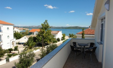 Kuća Zlatko, Apartman 2+1 a, Betina