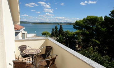 Kuća Zlatko, Apartman 2+1 b, Betina