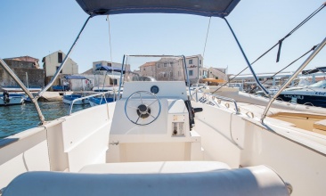 Elan 17cc - Mercury 75 ks - cockpit