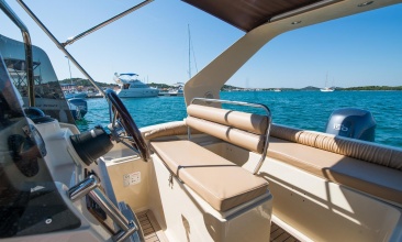 Solemar 61 - Yamaha 150 ks - cockpit