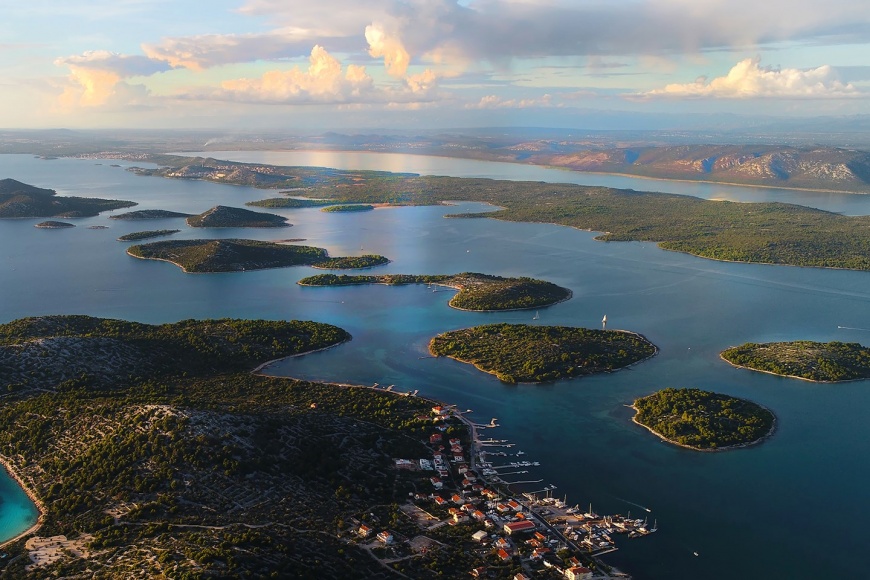 Otoci Mali Vinik, Veliki Vinik, Tegina, Zminjak, Radelj, Mala Arta i Velika Arta