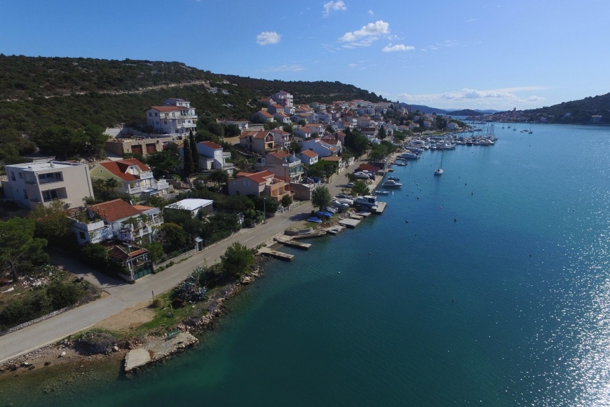 Kuće blizu plaže Jazina 